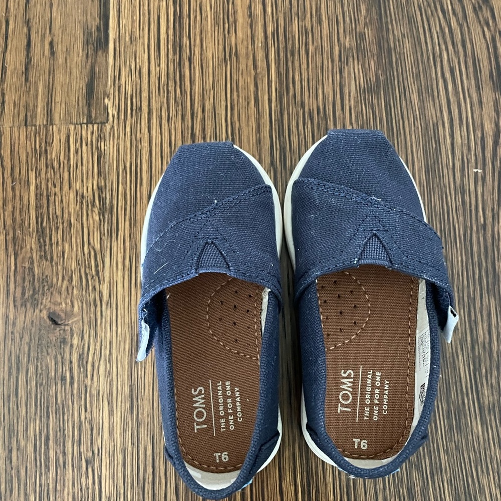 TOMS ALPARGATA toddler shoes, size 6